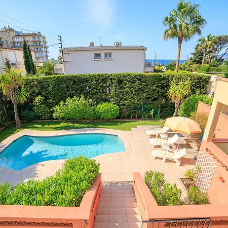 Cynthia - Piscine & - Palais Congres Villa